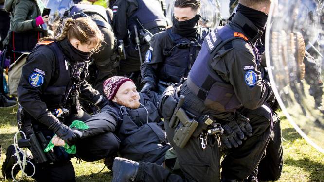 103 van de 104 gearresteerde actievoerders Extinction Rebellion weer vrij na protest op Eindhoven Airport
