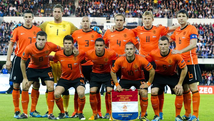 Belastingbetaler Wakker worden Fragiel Het echte doemscenario van Oranje is dat onze jongens worden afgeleid door  de benen van Slavische dames' | Sport | pzc.nl