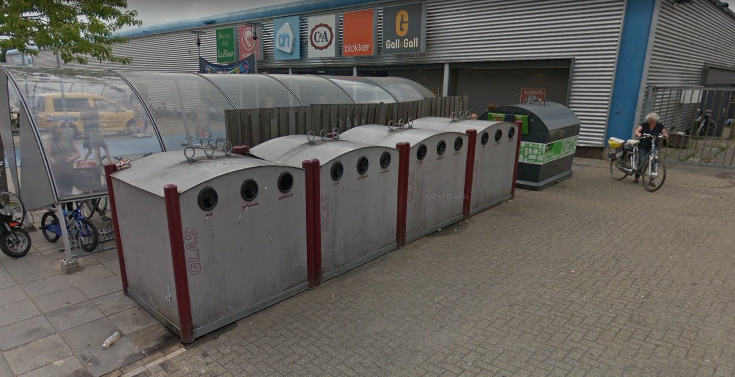 Dief betrapt in kledingcontainer Ede; agenten slaan hem in de boeien ...