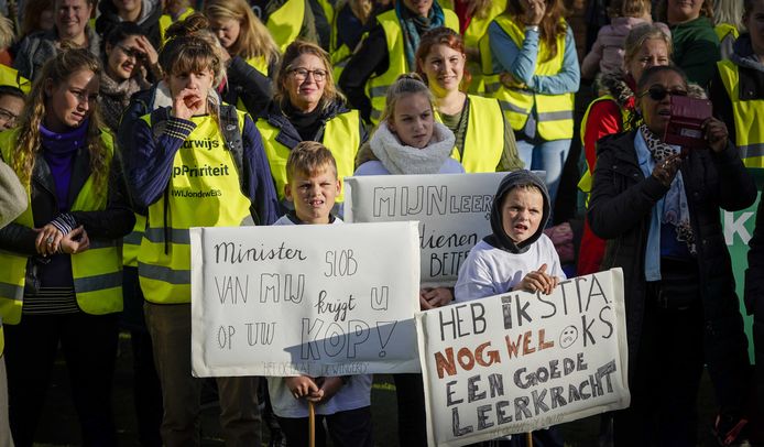 Drie weken geleden gingen leraren van basis- en middelbare scholen (en leerlingen) al de straat op tijdens een staking.