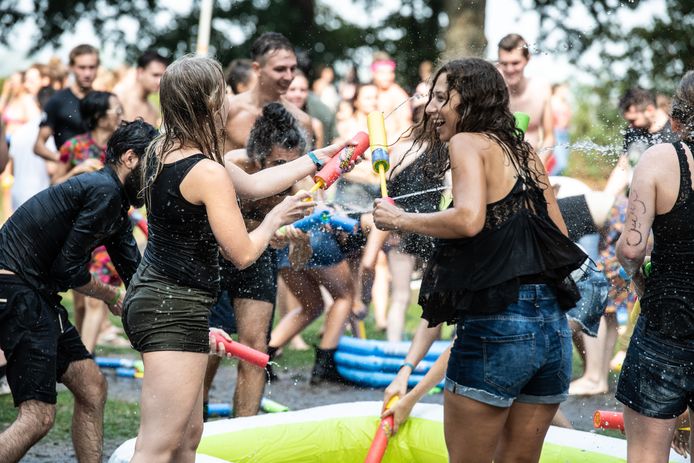 Zo iets als een watergevecht als in het Valkhofpark in 2018 zit er dit jaar niet in. Studenten mogen hopen op een voorstelling bij het Honig-complex, nu het Introfestival is afgelast.