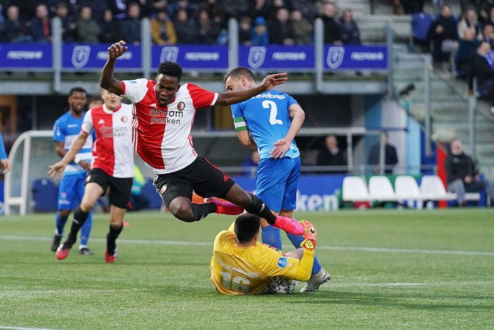 Luis Sinisterra in actie tegen PEC Zwolle.