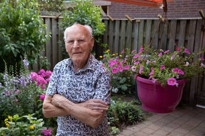 Met zijn 91 jaren zingt Toon nog graag maar dan wel thuis, in het koor gaat niet meer