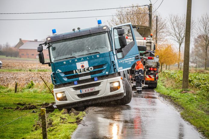 De Civiele Bescherming reed zich vast onderweg naar de Torneelstraat.