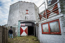 ,, Wonen mag er niet, maar er kwam al iemand die er een muziekschool van wil maken. We hadden kijkers die iets met antiek wilden doen, er aan auto’s sleutelen of er een museum van maken”, zegt makelaar Bram van der Wielen.