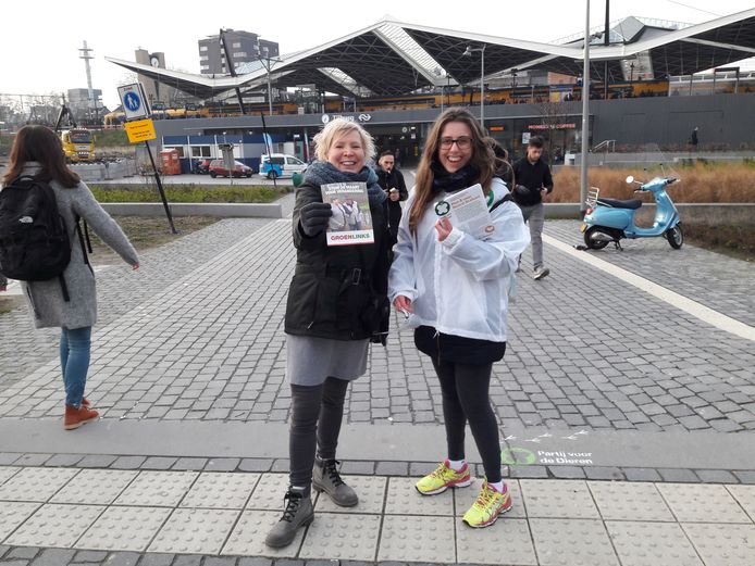 Hongaars onderonsje van GroenLinks en Partij voor de Dieren op het station in Tilburg Tilburg