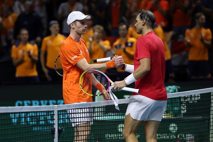 Laatste duel Nadal? Van de Zandschulp klopt icoon en zet Oranje op  voorsprong, Griekspoor breekt Alcaraz | Tennis | AD.nl