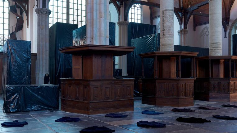 De indrukwekkende totaalinstallatie Na van Christian Boltanski in de Oude Kerk Beeld Gert Jan van Rooi