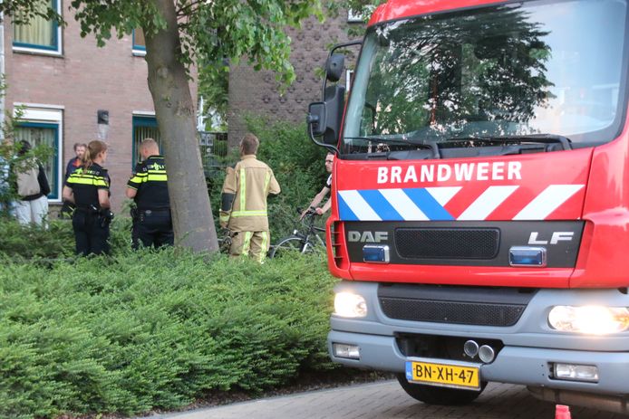 Een portiek aan de Jan Barendselaan in Poeldijk is gisteravond ontruimd nadat in één van de appartementen een gaslucht was geroken.