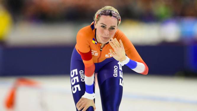 Schaatspak Schouten levert ruim 10.000 euro op voor Giro555, KNVB vangt vluchtelingen op