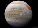 De planeet Jupiter in werkelijke kleuren, zoals hij werd gefotografeerd door de ruimtesonde Juno.