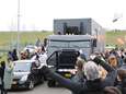 Truckers verlaten parkeerterrein ADO-stadion na protest van bijna 24 uur
