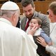 Paus Franciscus: Doe niet egoïstisch, ga voor een kind in plaats van een hond