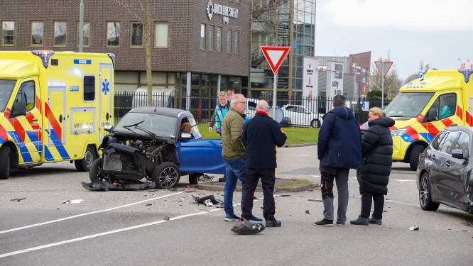 Meerdere gewonden bij ongeluk met auto en brommobiel in Dordrecht