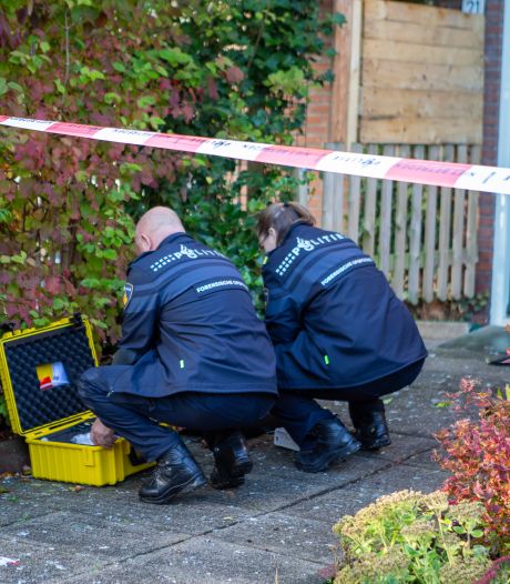 Verdachte op camera, maar politie heeft nog geen idee wie dader is van explosie in portiek van flat in Wilnis