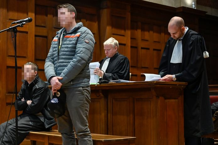 Maarten M. en Jeroen W. moesten aan de rechter komen uitleggen waarom ze een jaar lang zomaar lukraak in het rond schoten. Een verklaring voor hun gedrag konden ze niet geven.