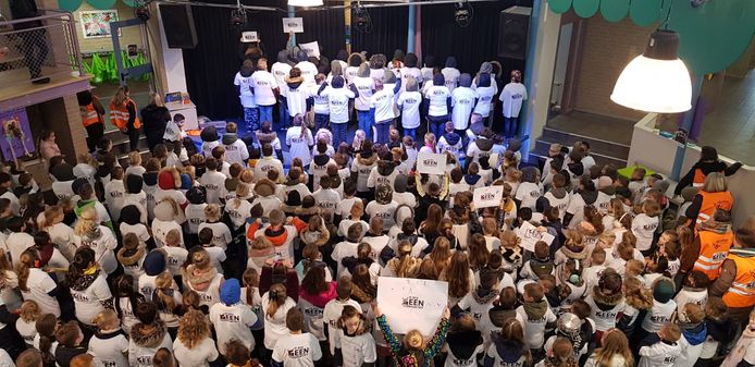 Leerlingen en leerlingen van De Vlier in actie.
