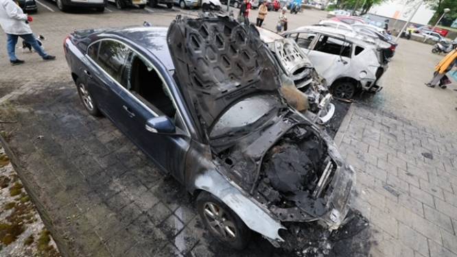 Ontzetting na autobranden in Eindhoven: ‘Wat bezielt zo iemand?’