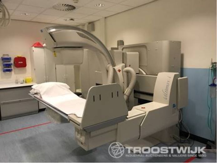 Ook een röntgensysteem uit 2007 wordt op de website aangeboden als veilingitem.