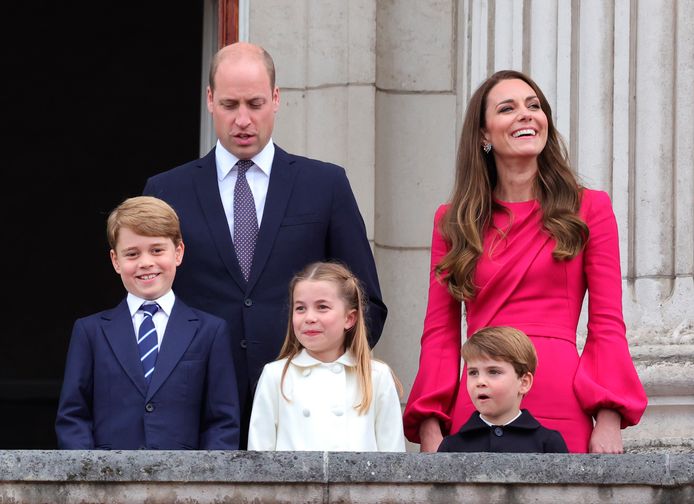 Prins George en prinses Charlotte (linksvoor en midden), de oudste kinderen van prins William en prinses Catherine, zullen de begrafenis bijwonen. Hun jongere broertje Louis (rechts) blijft thuis.