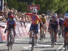 Topfavoriete maakt naam waar in Veenendaal-Veenendaal; Lotte Kopecky sprint naar zege op de Kerkewijk