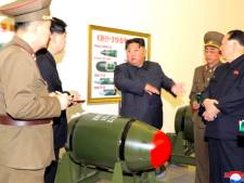 Kim Jong-un pose devant des têtes nucléaires
