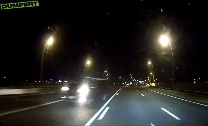 In de dashcamvideo op de website Dumpert is te zien dat de spookrijder bijna tegen een tegenligger botst op de N261 in Waalwijk.