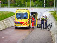 Fietser valt hard in Arnhemse tunnel en raakt zwaargewond