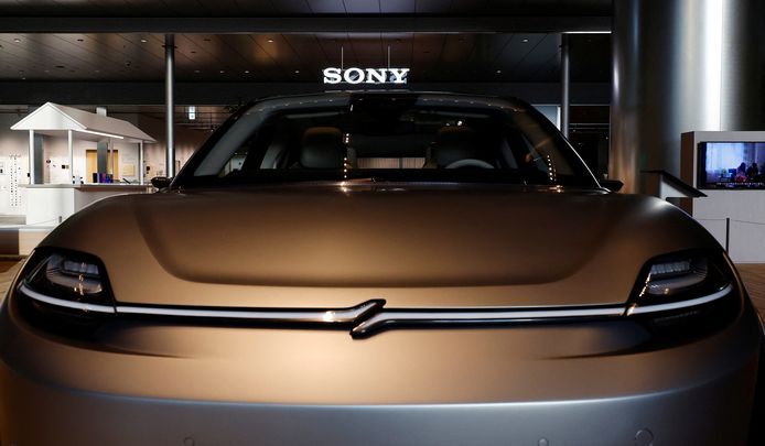 Het Vision-S Prototype-voertuig van Sony wordt tentoongesteld in het hoofdkantoor in Tokio, Japan.