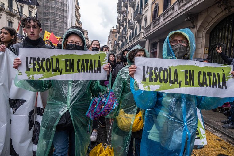 Catalanen protesteren tegen uitspraken van het Spaanse hooggerechtshof. Beeld ANP/ SIPA USA
