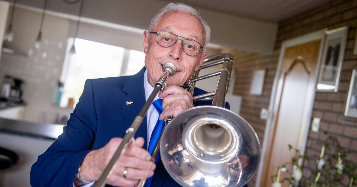 Ook na 65 jaar ‘bij de muziek’ in Daarle denkt Albert Lohuis nog niet aan ophouden
