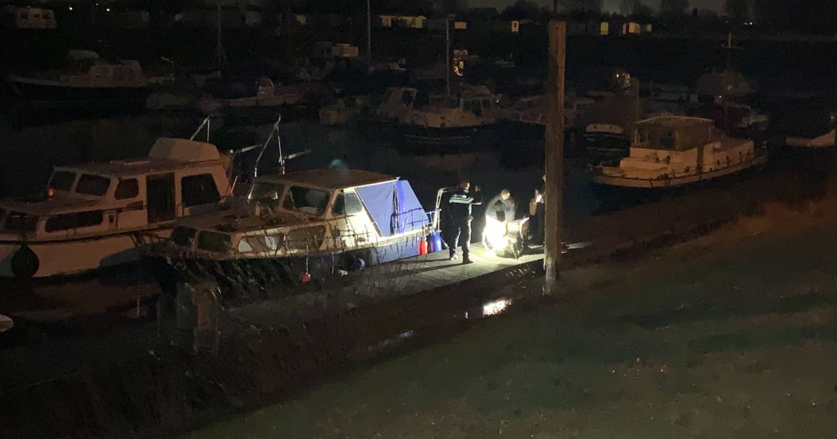 Dode op boot in haven Heerewaarden niet omgekomen door misdrijf