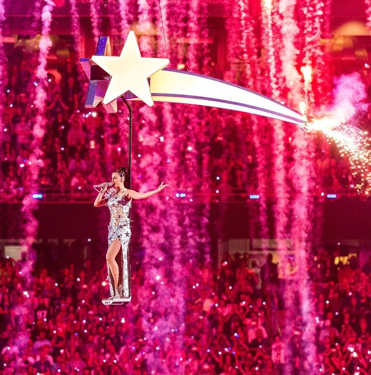 Katy Perry zingt haar hit 'Fireworks'. Beeld AFP