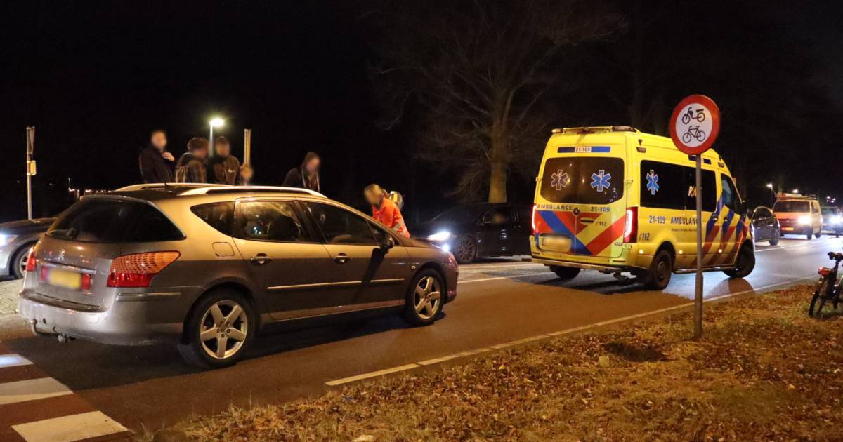 Fietser gewond na aanrijding op rotonde in Drunen.