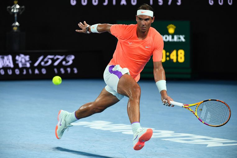 Rafael Nadal domineert de eerste twee sets. Beeld AFP