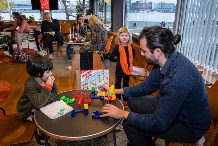 Nieuw concept: warme huiskamer voor iedereen. ‘Mensen kunnen zo aan de kou ontsnappen’