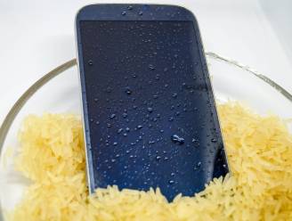 “Leg de iPhone niet in een zak met rijst”: Apple legt uit wat je wél moet doen als je smartphone nat is