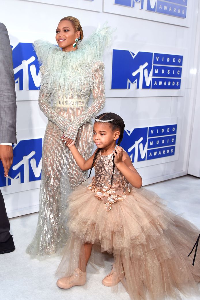 Zo Moeder Zo Dochter: Blue Ivy Lijkt Als Twee Druppels Op Mama Beyoncé |  Celebrities | Hln.Be