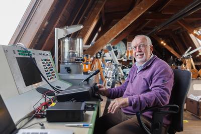 Radiozendamateur Jan Budding brengt aarde en ruimte samen: ‘Ik heb in circa 180 landen gewerkt’