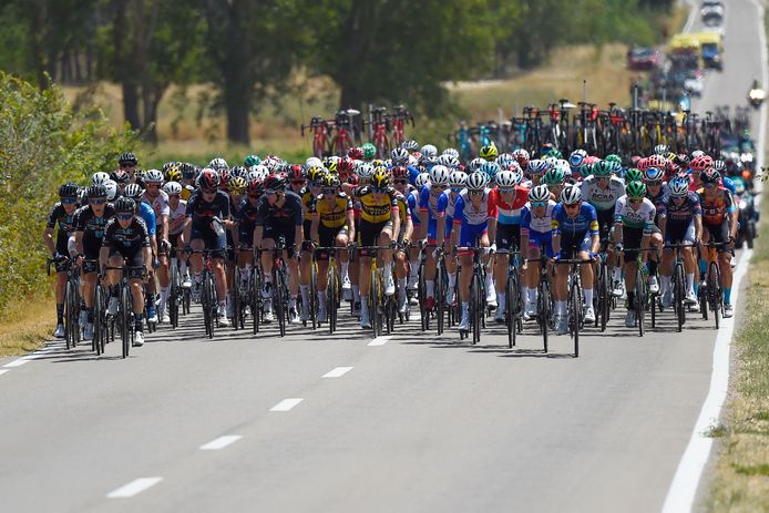 Het peloton tijdens de tweede etappe van de Vuelta.