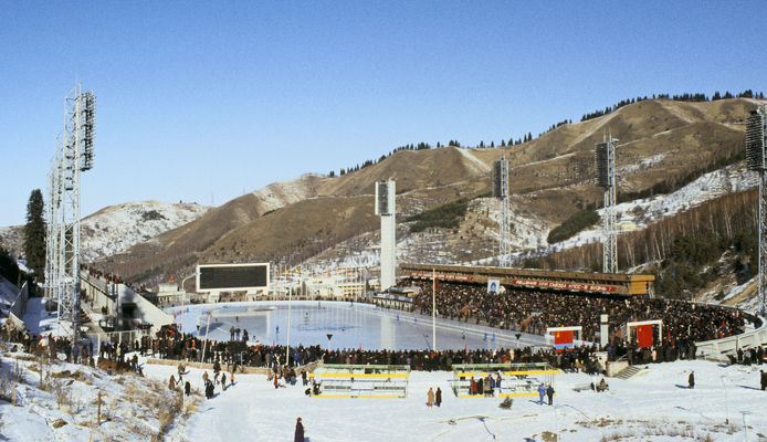 Het Russisch schaatsstadion in Alma Ata.
