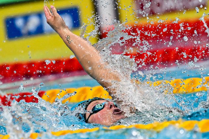 Kira Toussaint bij de WK langebaanzwemmen in Boedapest.
