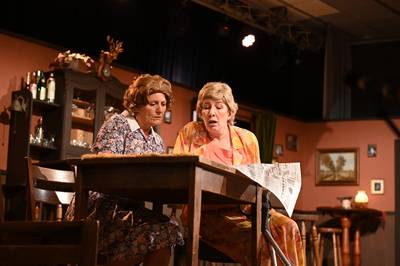 Op zoek naar de miljonair: De Plankeniers brengen heerlijke klucht in bruin café