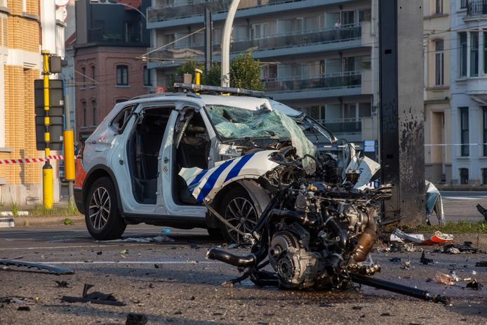 Ongeval met twee politievoertuigen op het kruispunt van de Martelaarslaan en de Groot Brittaniëlaan