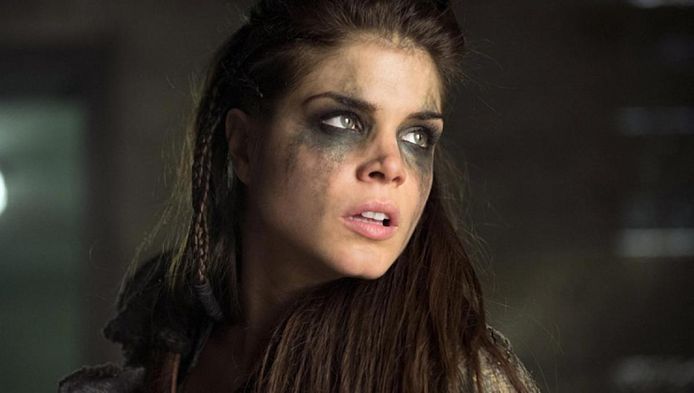Marie Avgeropoulos als 'Bloodreina' in The 100.