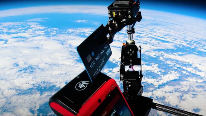 Une start-up française a réalisé le premier paiement sans contact dans l'espace.