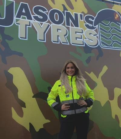 Bandenmonteur Jessy doet mee aan missverkiezing: ‘Je moet vooral doen wat je leuk vindt’