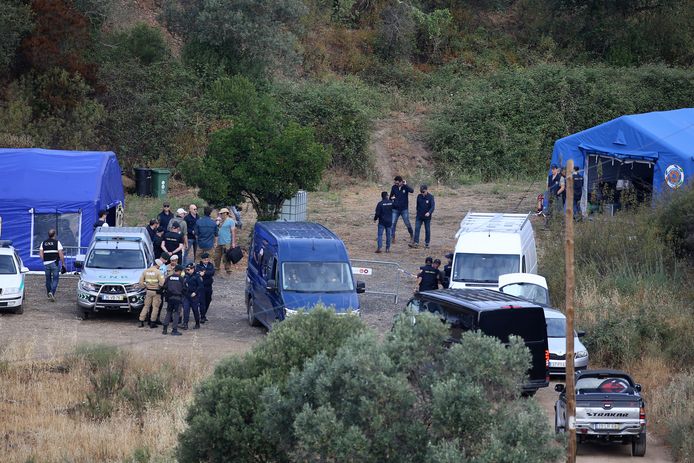 In het onderzoek naar de verdwijning van het Britse meisje Madeleine McCann zijn dinsdag in Portugal nieuwe zoekacties gestart.
