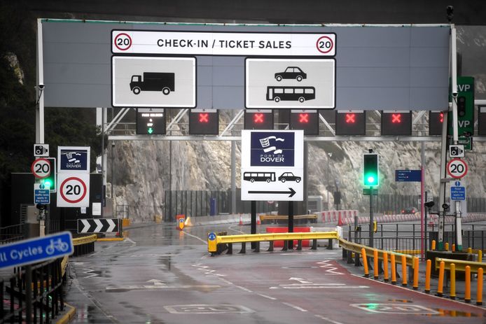 De toegang tot de haven van Dover is gesloten.