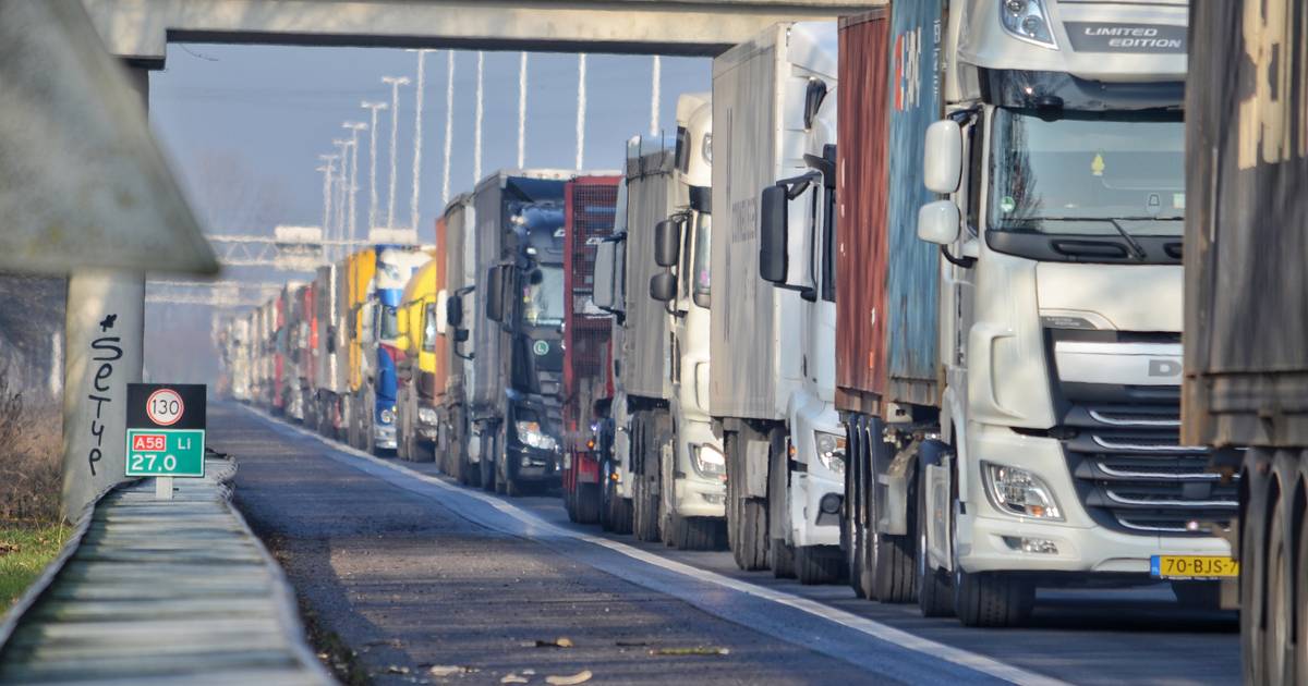 Ongeluk op A58 bij Tilburg.